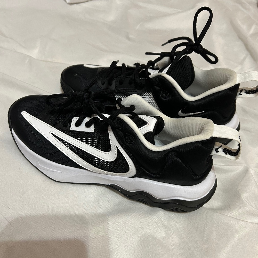 Men’s size 7 Giannas immortality